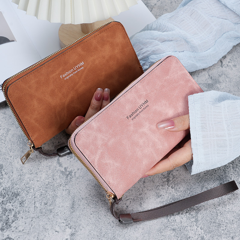A lady is holding a long wallet. 2023 new Korean version handbag, multi-functional card case, mobile phone case, coin purse, and women's wallet Specification drawing
