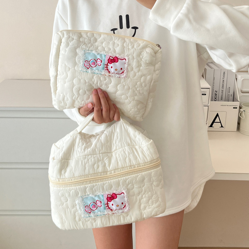 Quilted flower handbag, ins student girl portable large-capacity storage bag, nylon toiletry bag, makeup bag Application Scenario