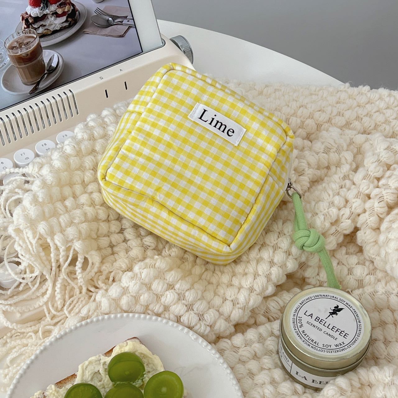 A Japanese-style cotton fabric blue checkered small square bag with an ins style and high appearance level. It is a portable, cute and multi-functional storage bag for students Item Picture