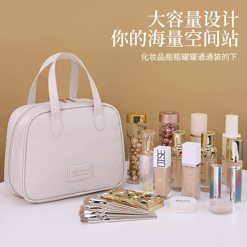 High-end style, new large-capacity woven grid, half-curved cosmetic brush, zoned storage, hand-held tagi wholesale Application Scenario
