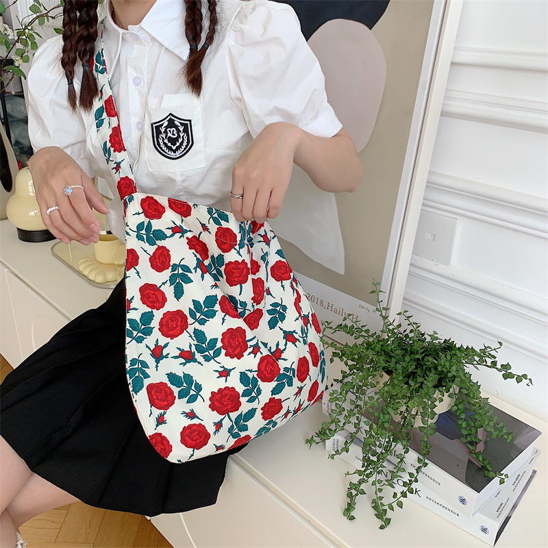 13165 Korean ins fresh and delicate floral cotton bag, student retro canvas single-shoulder bag, stylish women's crossbody bag Application Scenario