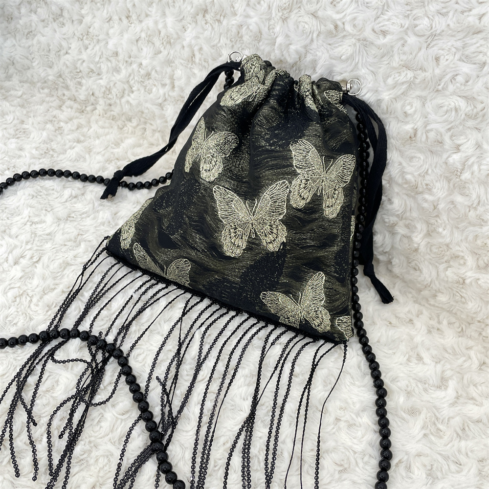 53303 New Chinese-style Golden Thread Butterfly Drawstring Drawstring crossbody Bag, Retro tassel single-shoulder bag, laid-back underarm bag Application Scenario