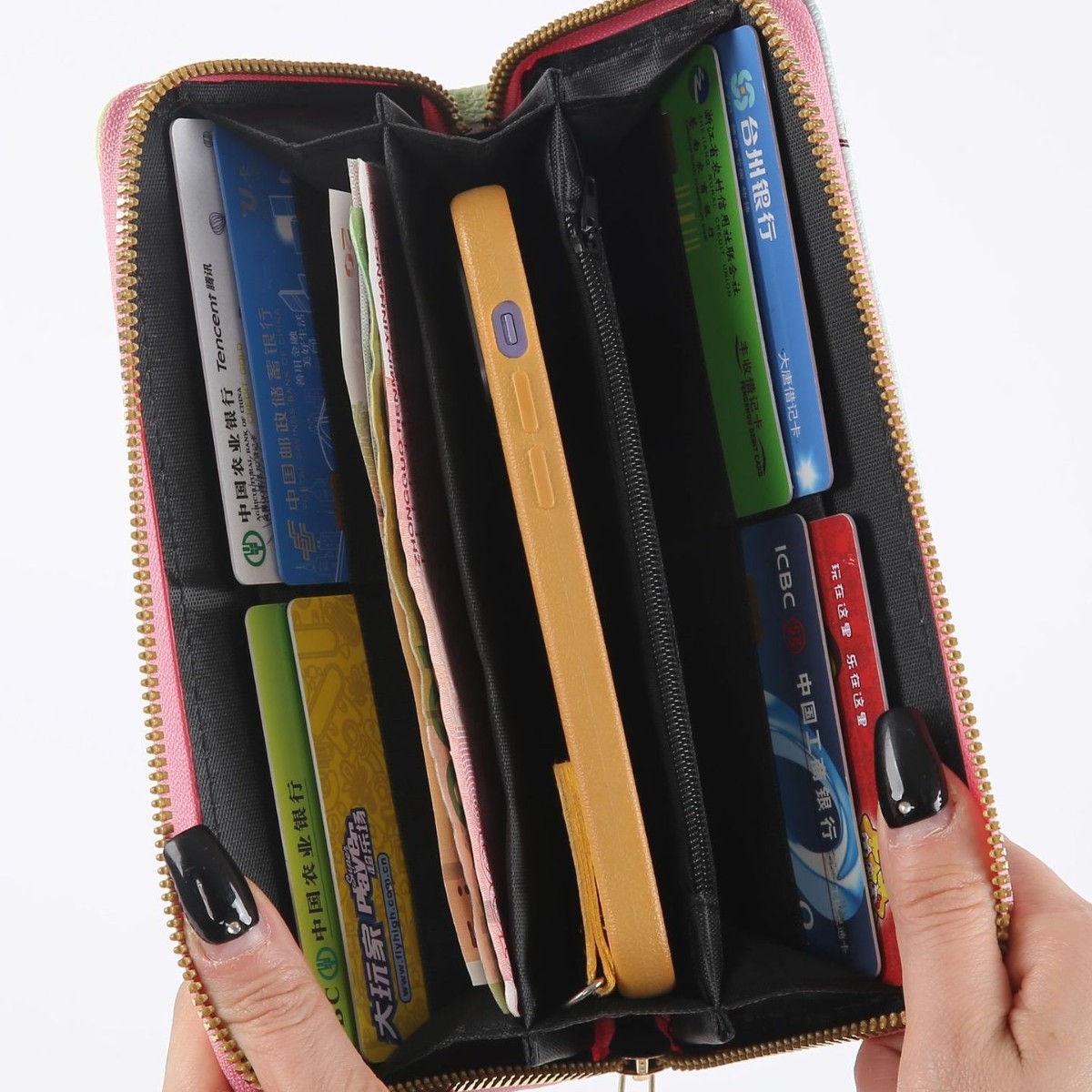 New cartoon pattern wallet for women, long clutch bag, double-zipper, large capacity coin purse, multi-purpose mobile phone case Application Scenario