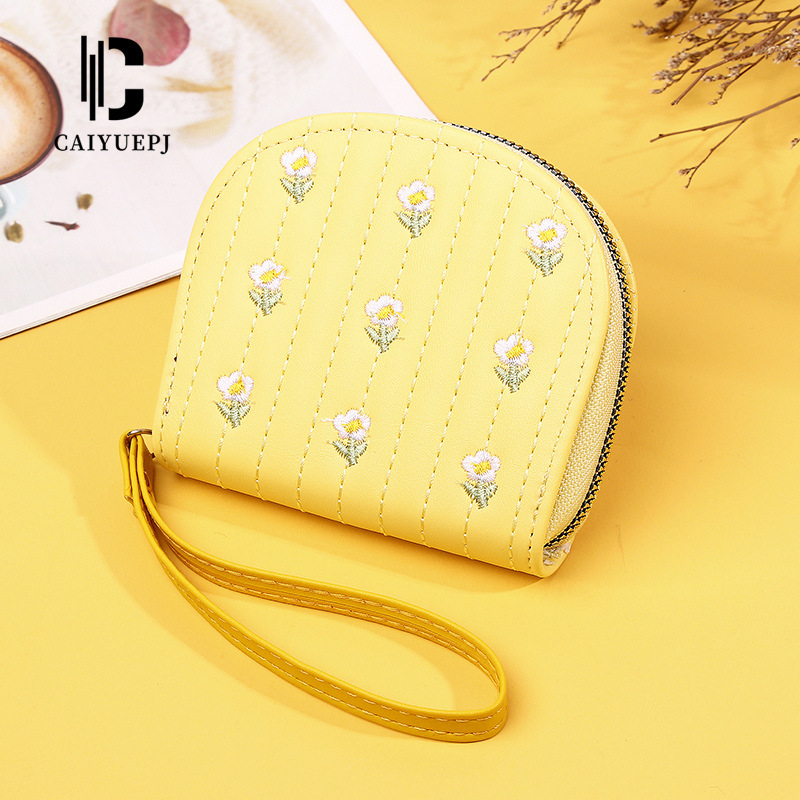 Japanese and Korean coin purse, girl's fresh and cute floral print, student zipper card case, key case, multi-functional ID card case, loose change holder Application Scenario