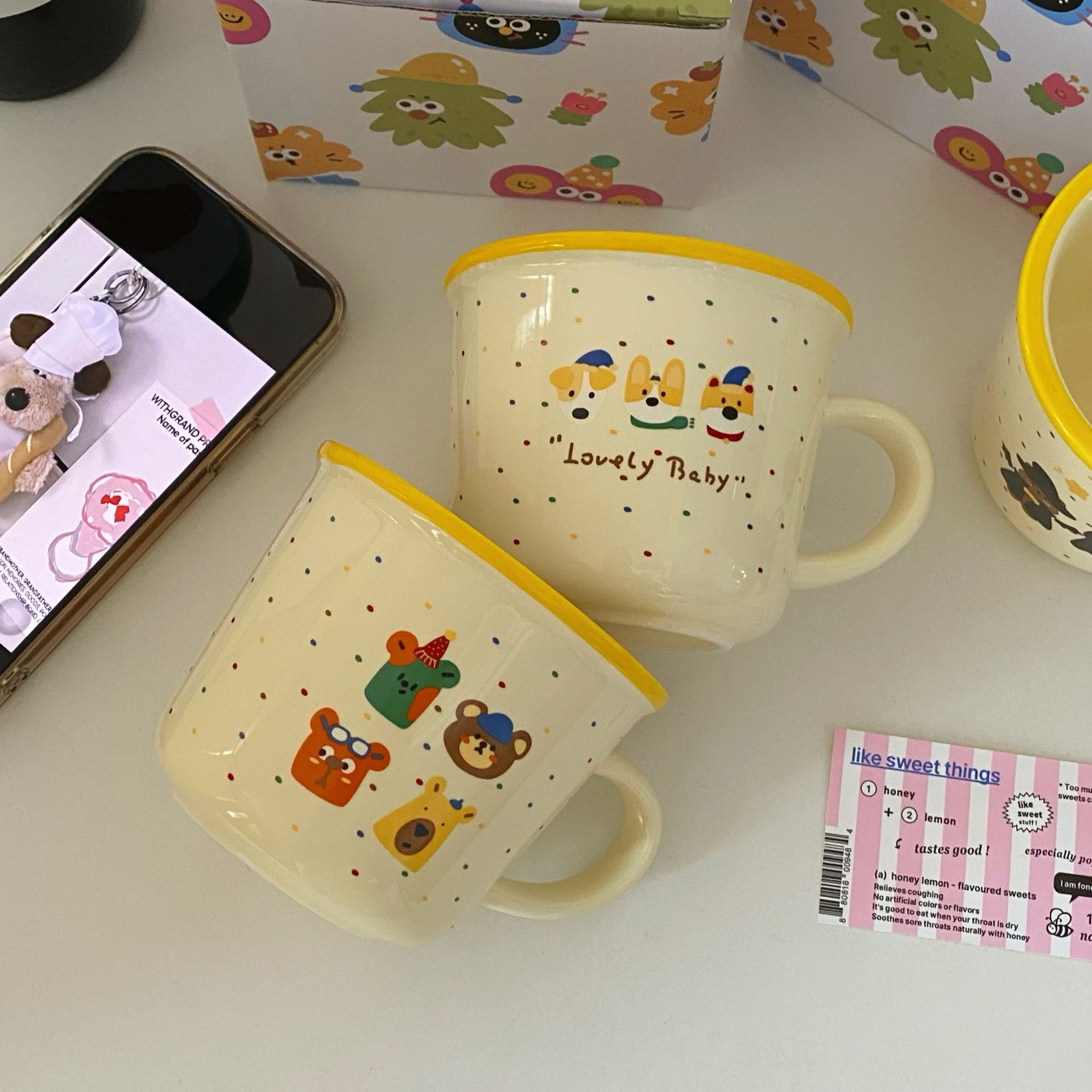 Cute colorful polka dot mugs, milk coffee cups with cartoon illustrations, ceramic cups, gift boxes Application Scenario