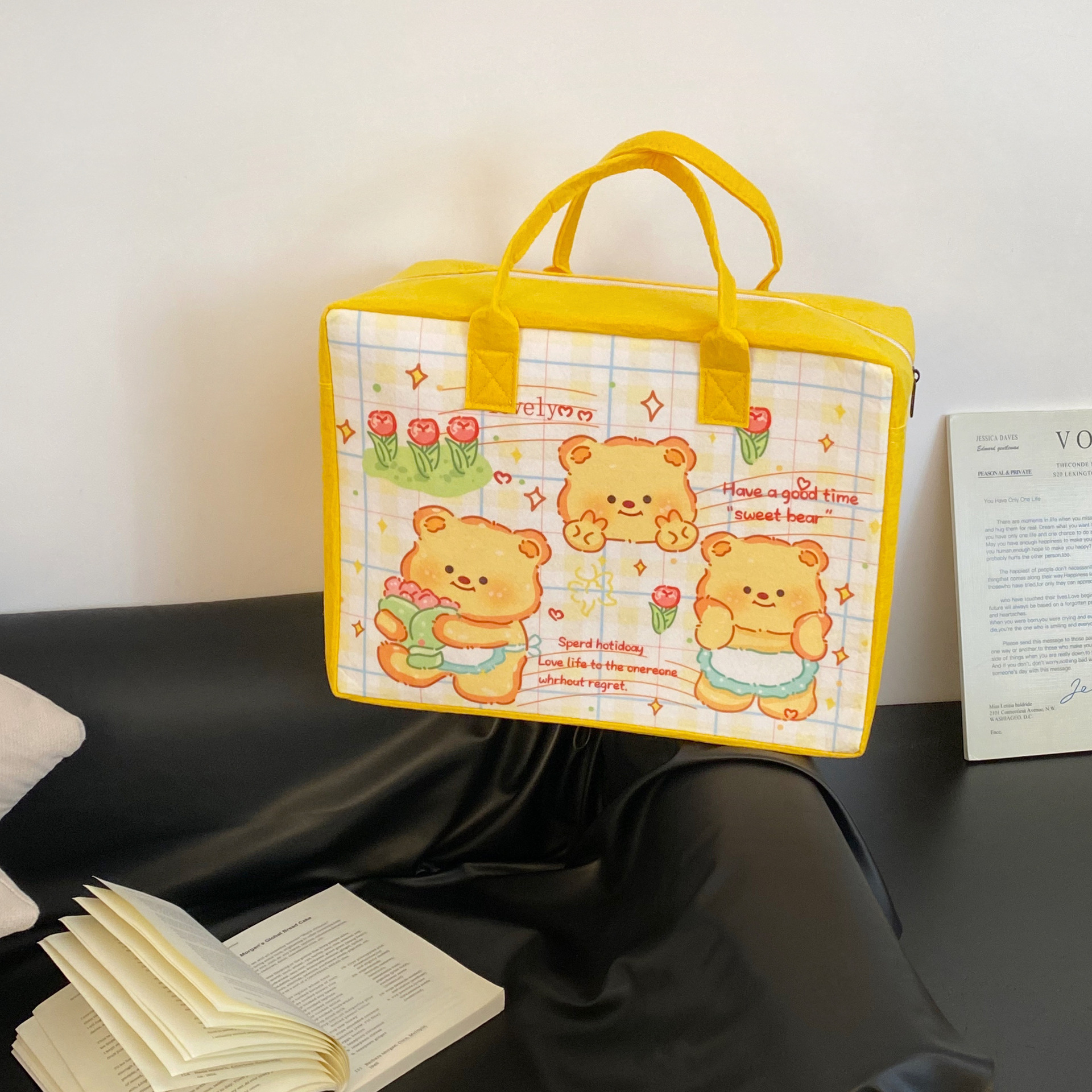Cute cartoon felt bag, simple and portable travel luggage storage bag, large-capacity hand-held felt bag, and souvenir gift bag Specification drawing