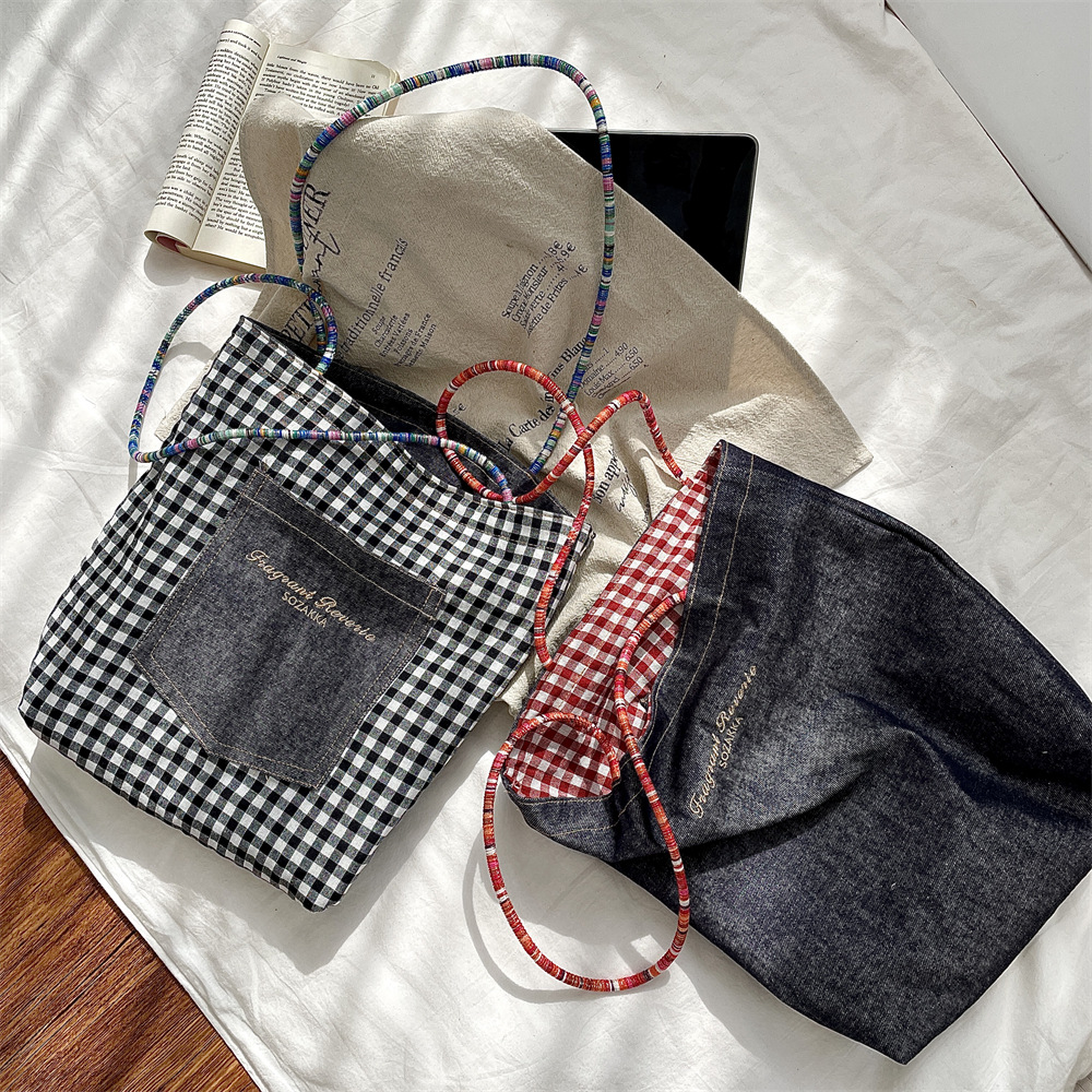 53132 Retro double-sided denim canvas bag for women, a new Korean versatile large-capacity single-shoulder fabric bag for commuting Application Scenario