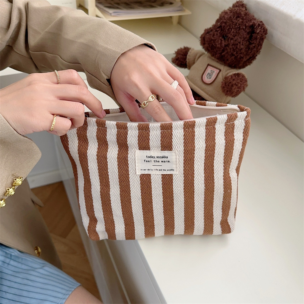 39211 Fresh Striped Makeup Bag, Women's toiletry Bag, Storage Bag, Large capacity, portable and simple hand-held makeup bag Application Scenario