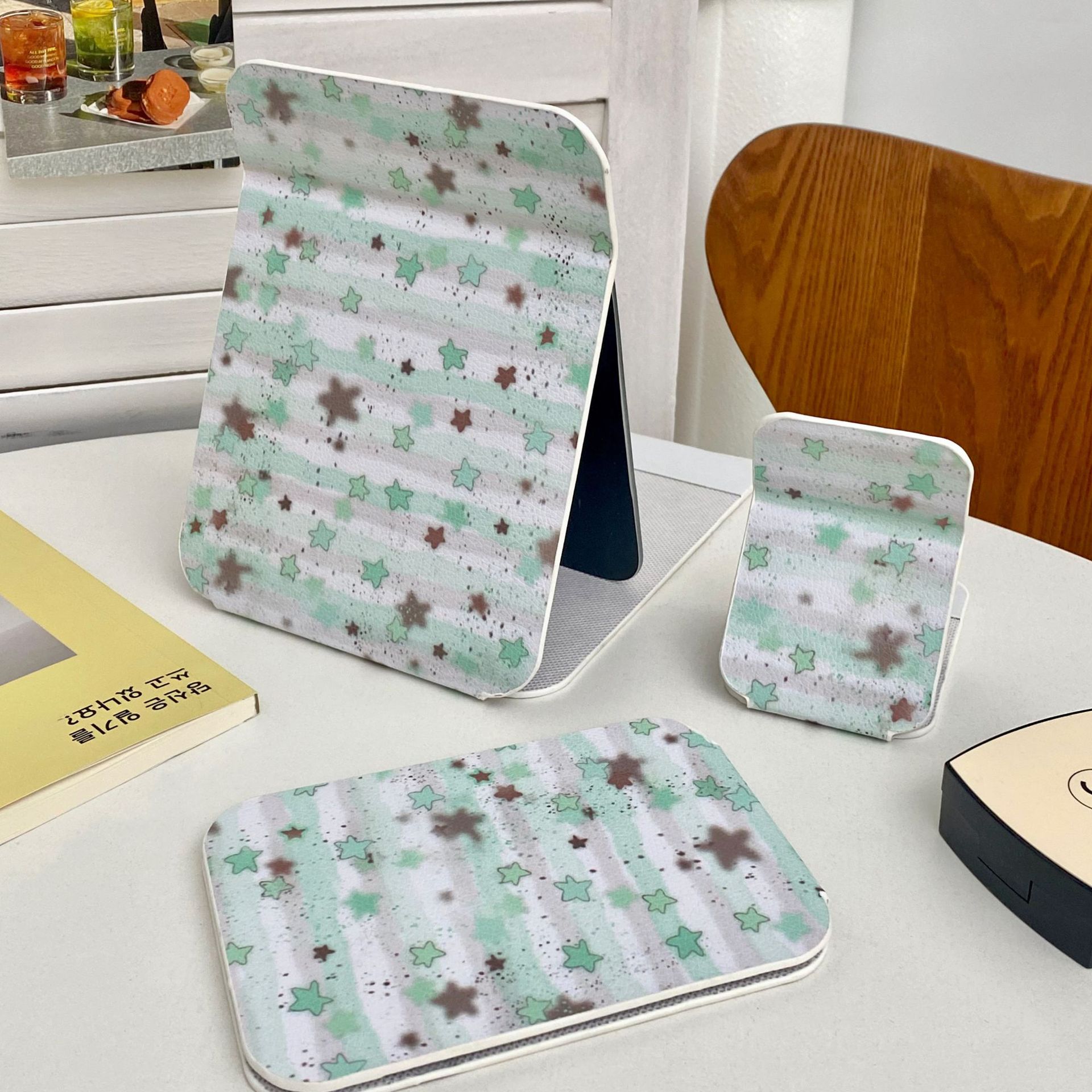 Original colorful star folding mirror, portable and portable small mirror for girls, dormitory makeup mirror, standing dressing mirror for girls Application Scenario