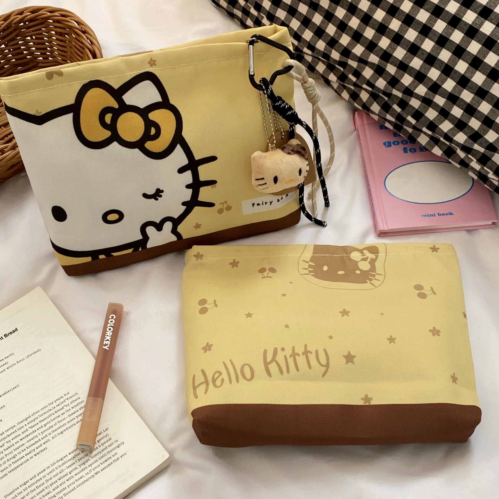 Cute cat makeup bag for women, new portable travel cosmetics storage bag, middle bag, toiletry bag, inner liner bag full figure