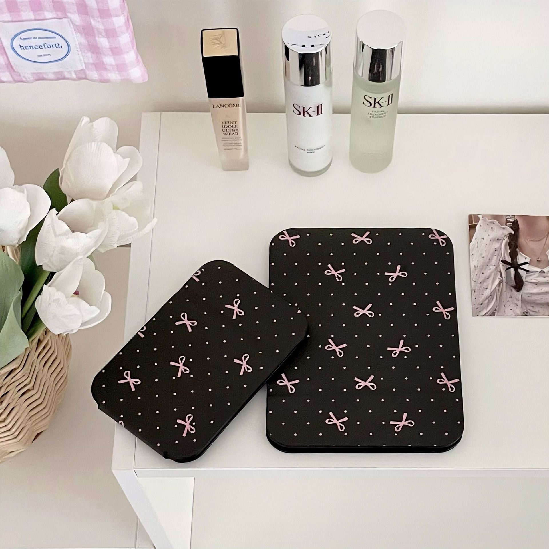 Pink bow, retro folding small mirror, portable student dormitory desktop dressing mirror Item Picture