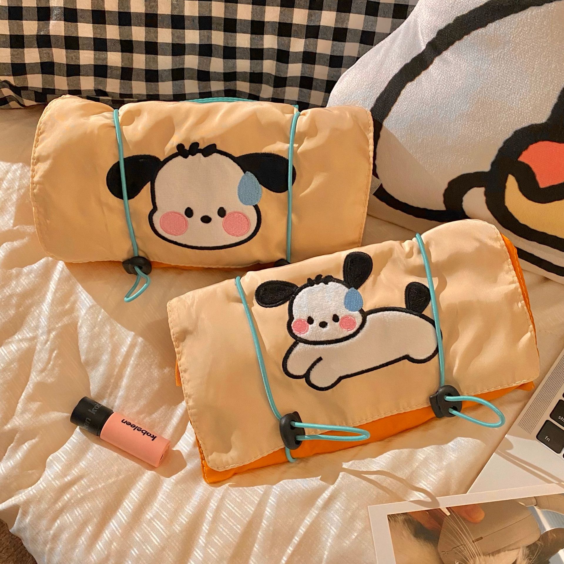 The 2024 new Blush Dog makeup bag is a portable, large-capacity, super popular travel cosmetics storage bag and a portable toiletry bag Specification drawing