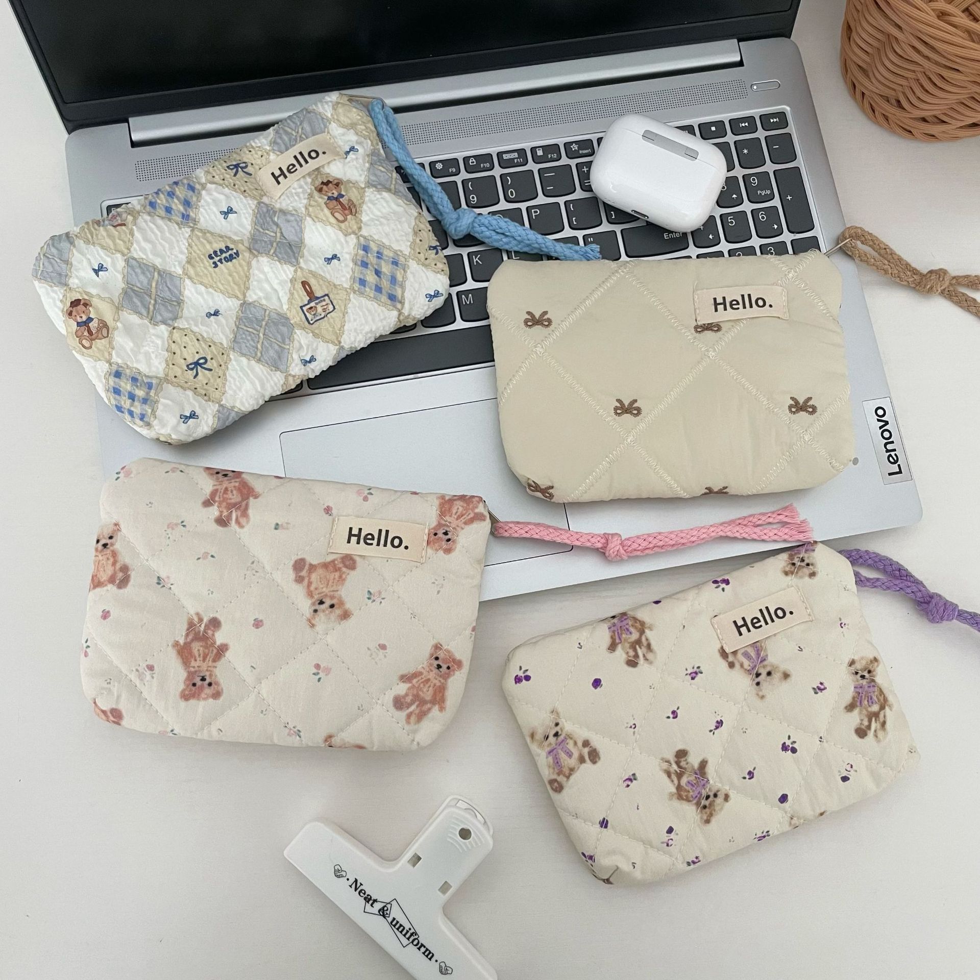 Cute quilted cotton-padded coin purse for women 2025 new mini portable travel port red envelope and miscellaneous storage bag card case details Picture