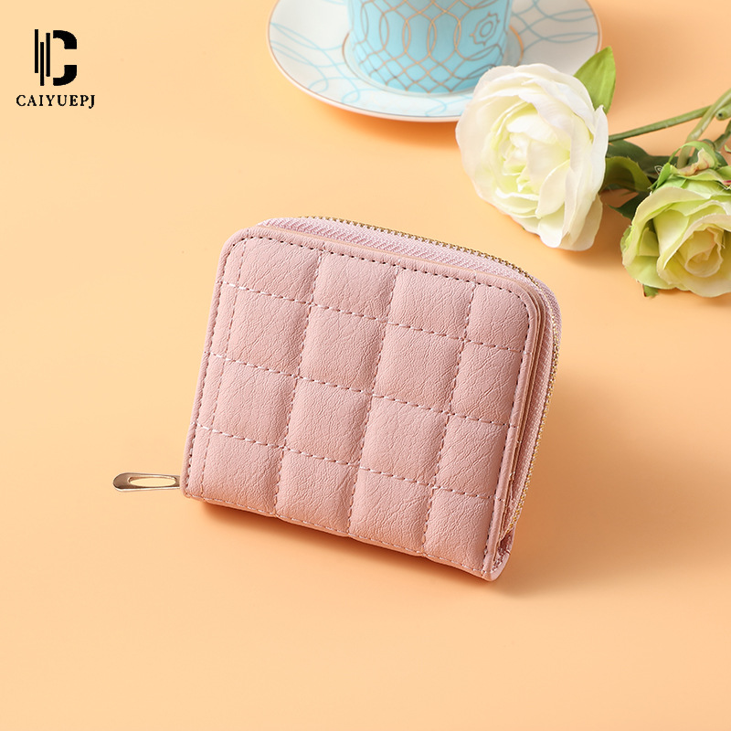 A one-piece solid-color mini bag with coins, keys, coin purse and card case in a chanel-style style, which can be carried around full figure