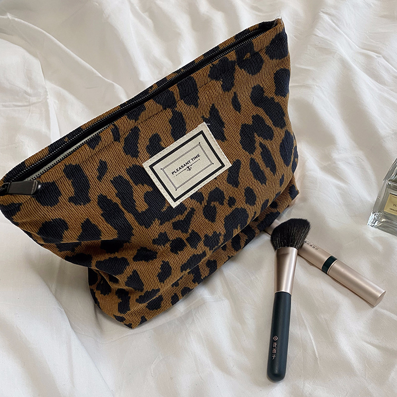19302 Corduroy retro leopard print makeup bag, lipstick, loose change, hand in hand, carry bag, portable toiletry and storage bag for women Specification drawing
