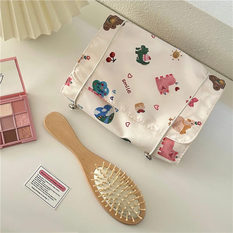 Original cute graffiti bear, girlish portable makeup bag, large-capacity storage bag, detachable mesh toiletry bag Specification drawing