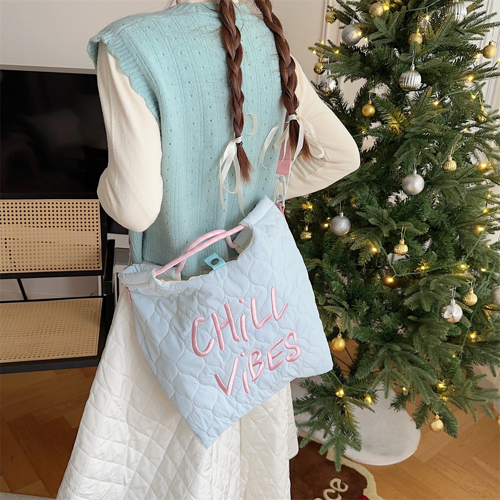31222 Autumn and Winter new canvas bag, Korean version letter embroidery quilted handbag, crossbody bag, lightweight and large capacity Specification drawing