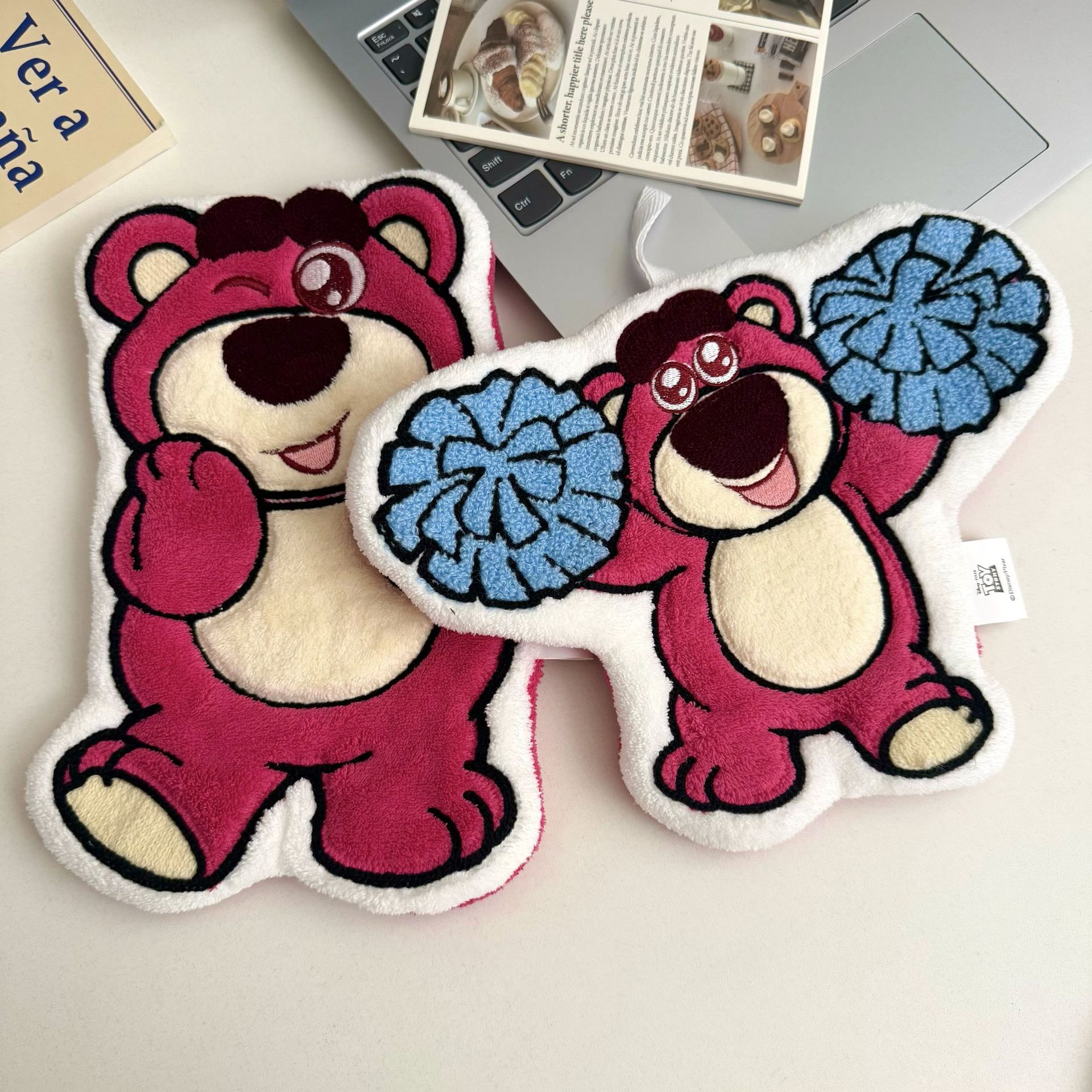 Cartoon strawberry bear hand towels, hanging cute bear coral fleece towels, thickened quick-drying kitchen and bathroom cloths Application Scenario