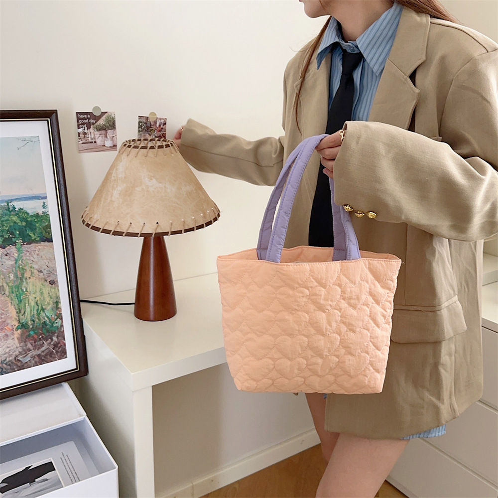 39191 Cute quilted heart, soft and fluffy handbag, student lunch box, bento bag, shopping storage, hand-held bag Application Scenario