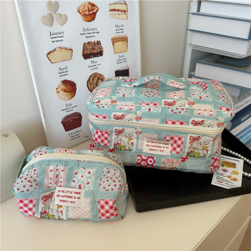 Cute Showa Little Lamb makeup bag, girlish heart, large capacity, high appearance level, toiletries bag, portable travel storage bag full figure