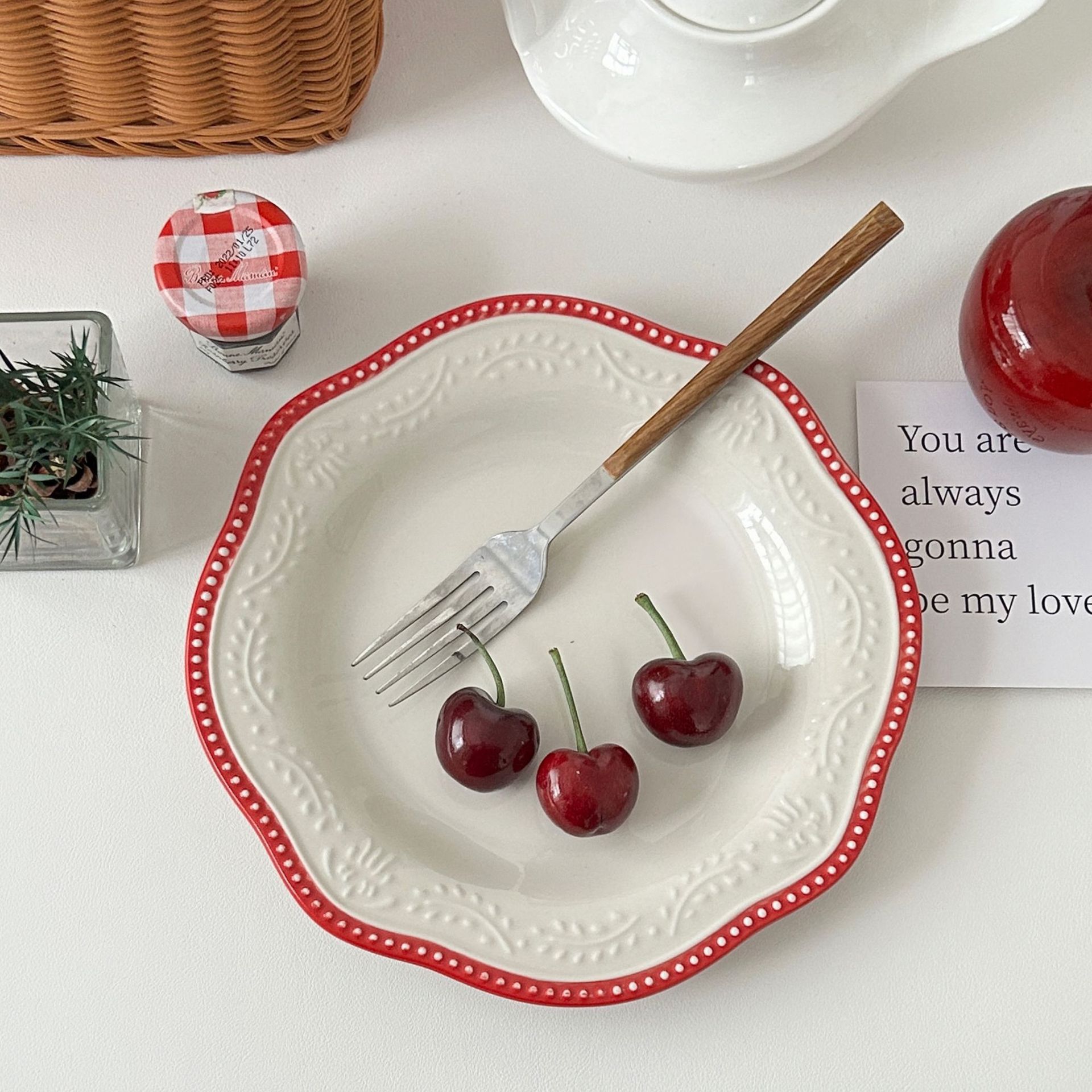 ins French retro lace relief plates, ceramic tableware, Nordic Western plates, dessert plates, home breakfast plates Application Scenario
