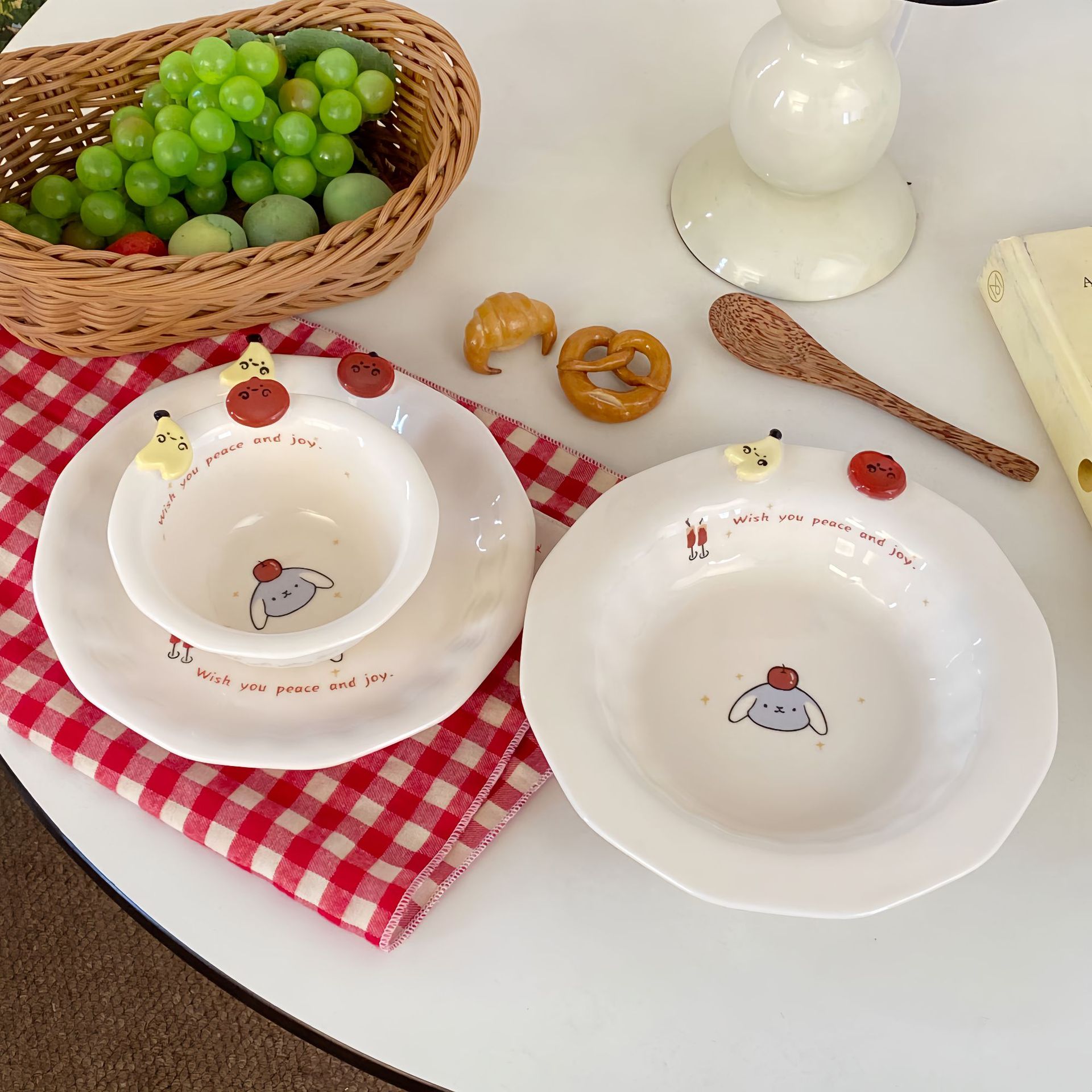 Ins-style cute cartoon ceramic plates, high appearance level, home plate, bowl and dish set, dumpling plates, vegetable plates, dessert plates Specification drawing