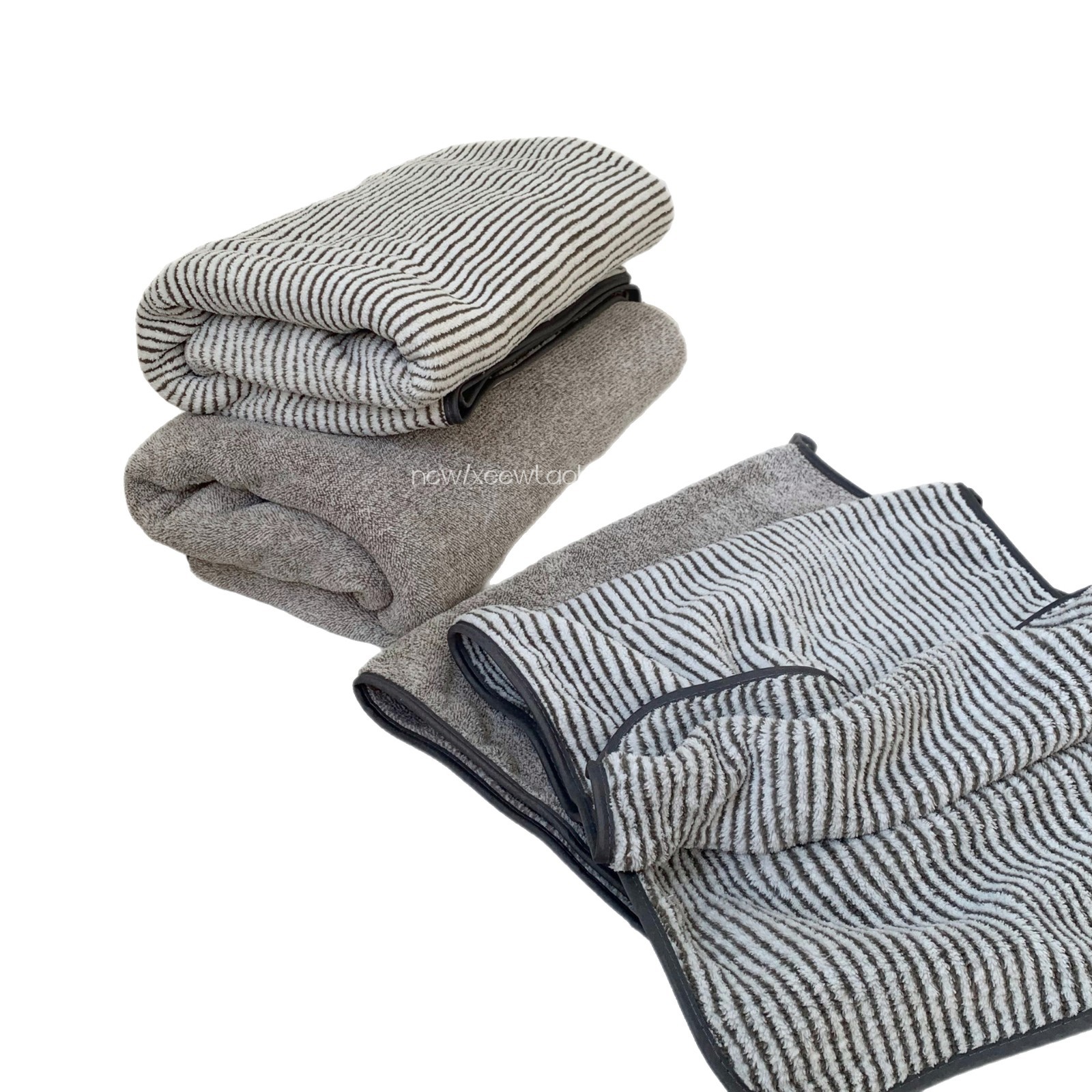 The ins minimalist salt-themed cold style household grey striped bath towel can be worn or wrapped. It is a large bath towel that absorbs water quickly and dries quickly Item Picture