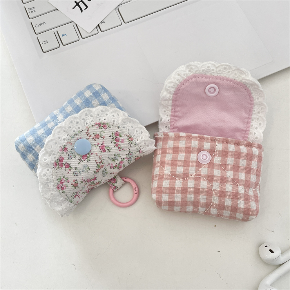The 53243 sweet and fresh lace earphone case is suitable for Apple earphone cases with soft shells and wireless Bluetooth earphones Application Scenario