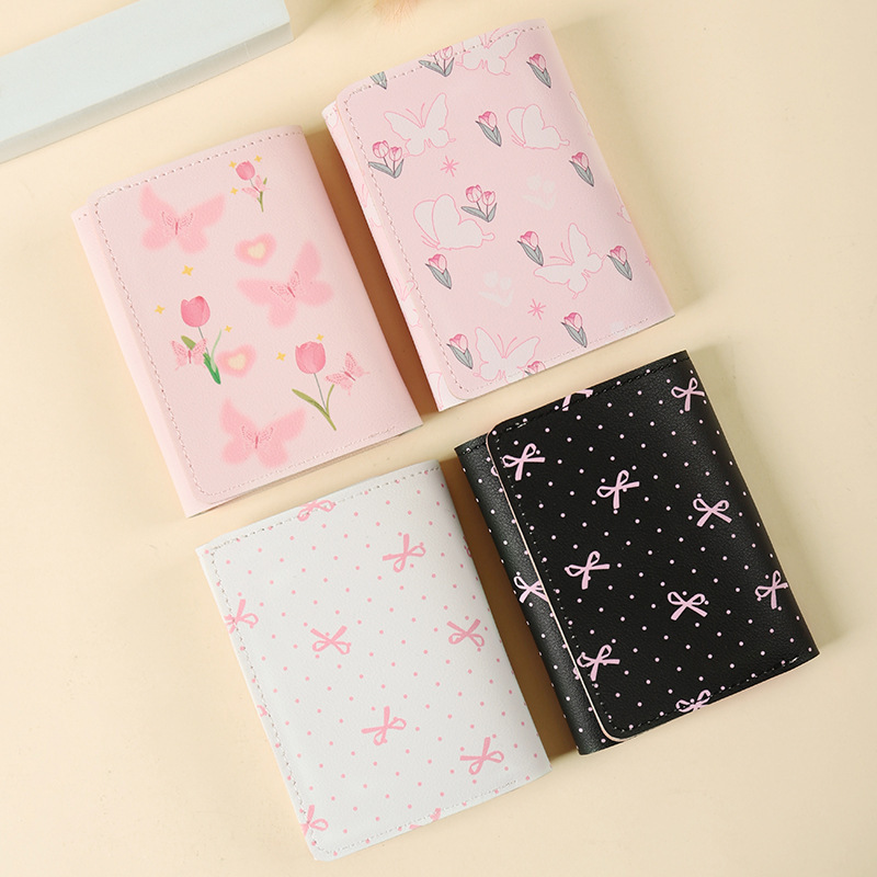 Butterfly, a bestseller in foreign trade, is a short, fresh and cute wallet with a 30% discount. It has many functions, including a coin purse, ID card and card holder full figure