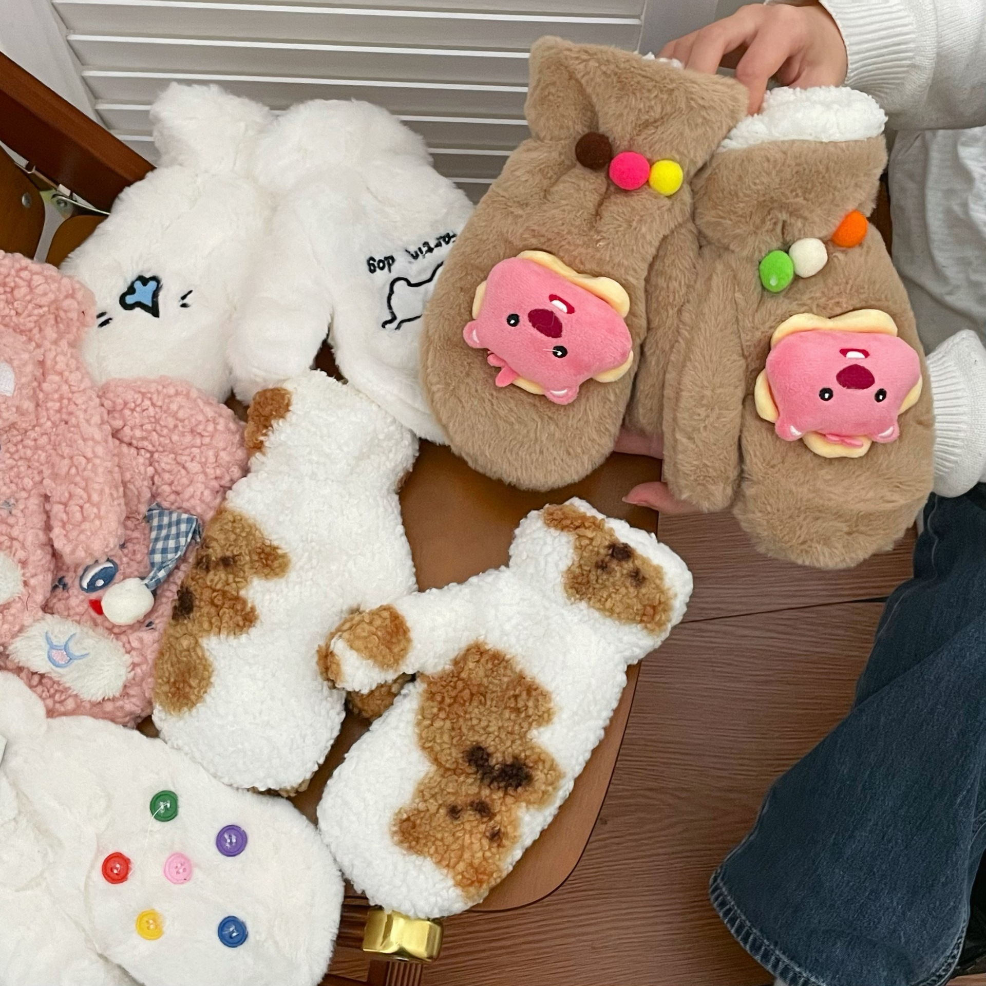 Let's open the blind box gloves together! They are essential gloves for both home and travel. The blind box is both good-looking and practical Application Scenario