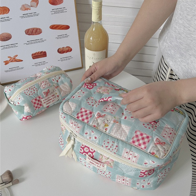 Cute Showa Little Lamb makeup bag, girlish heart, large capacity, high appearance level, toiletries bag, portable travel storage bag Application Scenario