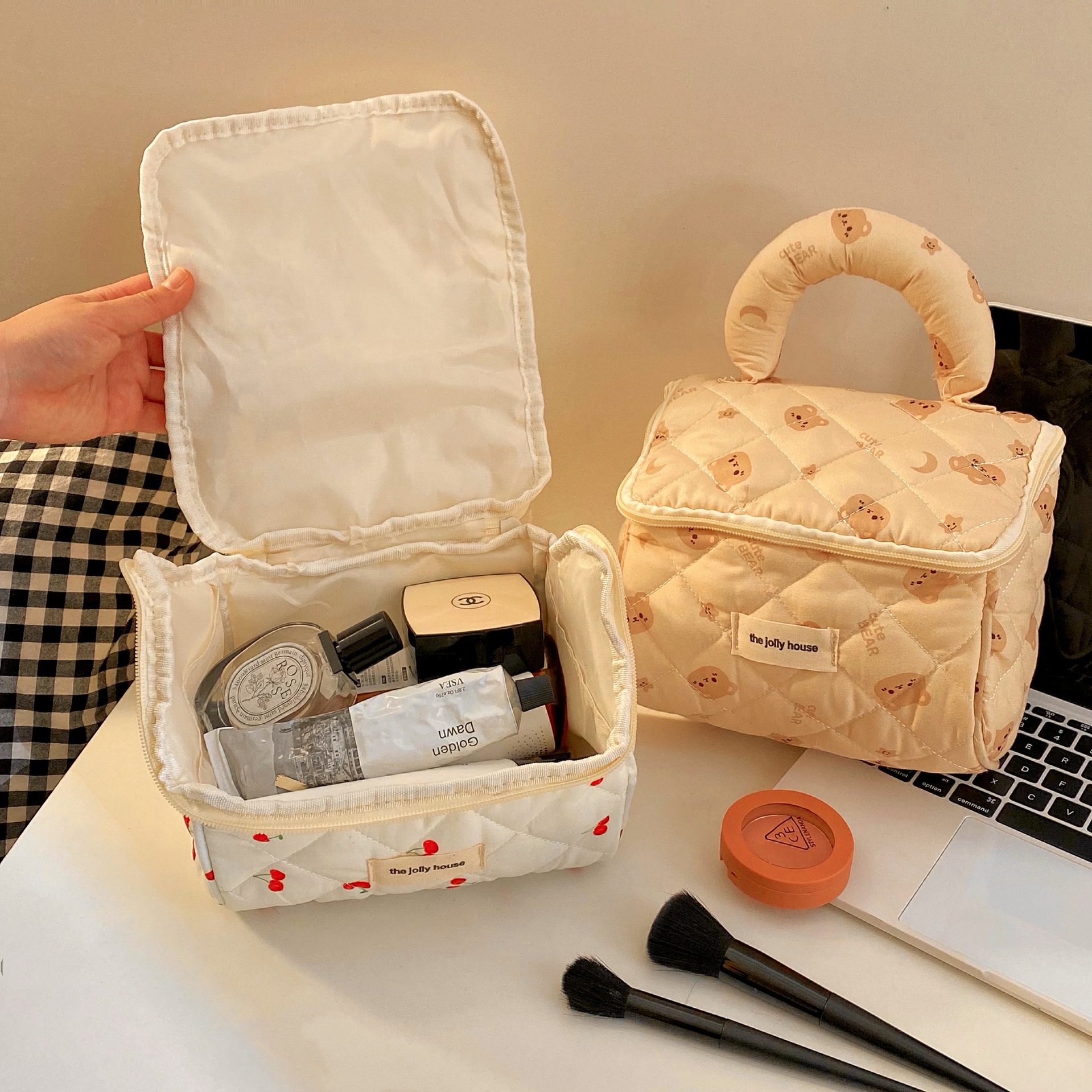 A new cross-border cute bear makeup bag for women, a large-capacity portable and travel cosmetics hand-held storage bag Application Scenario