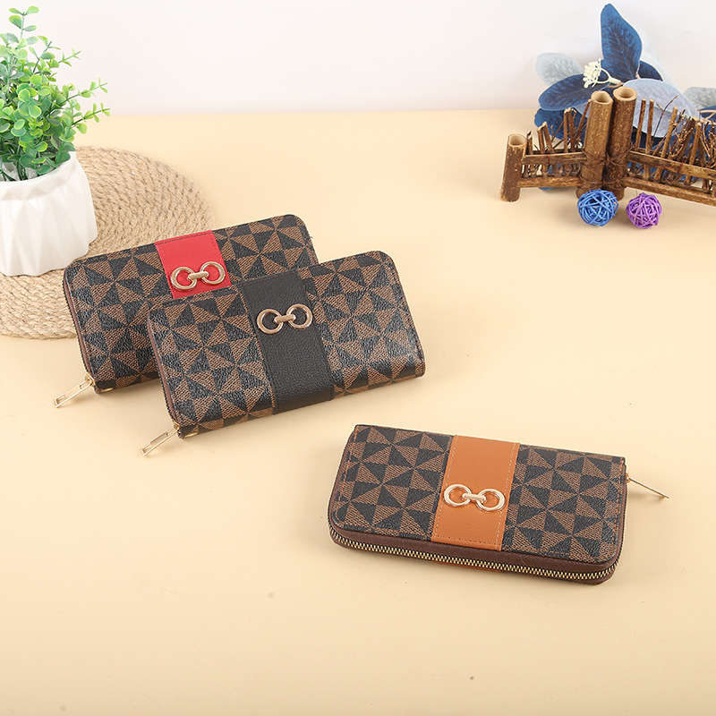 The new wallet features a large-capacity hand-held bag with leather and is portable and customizable. It can be customized with a logo full figure