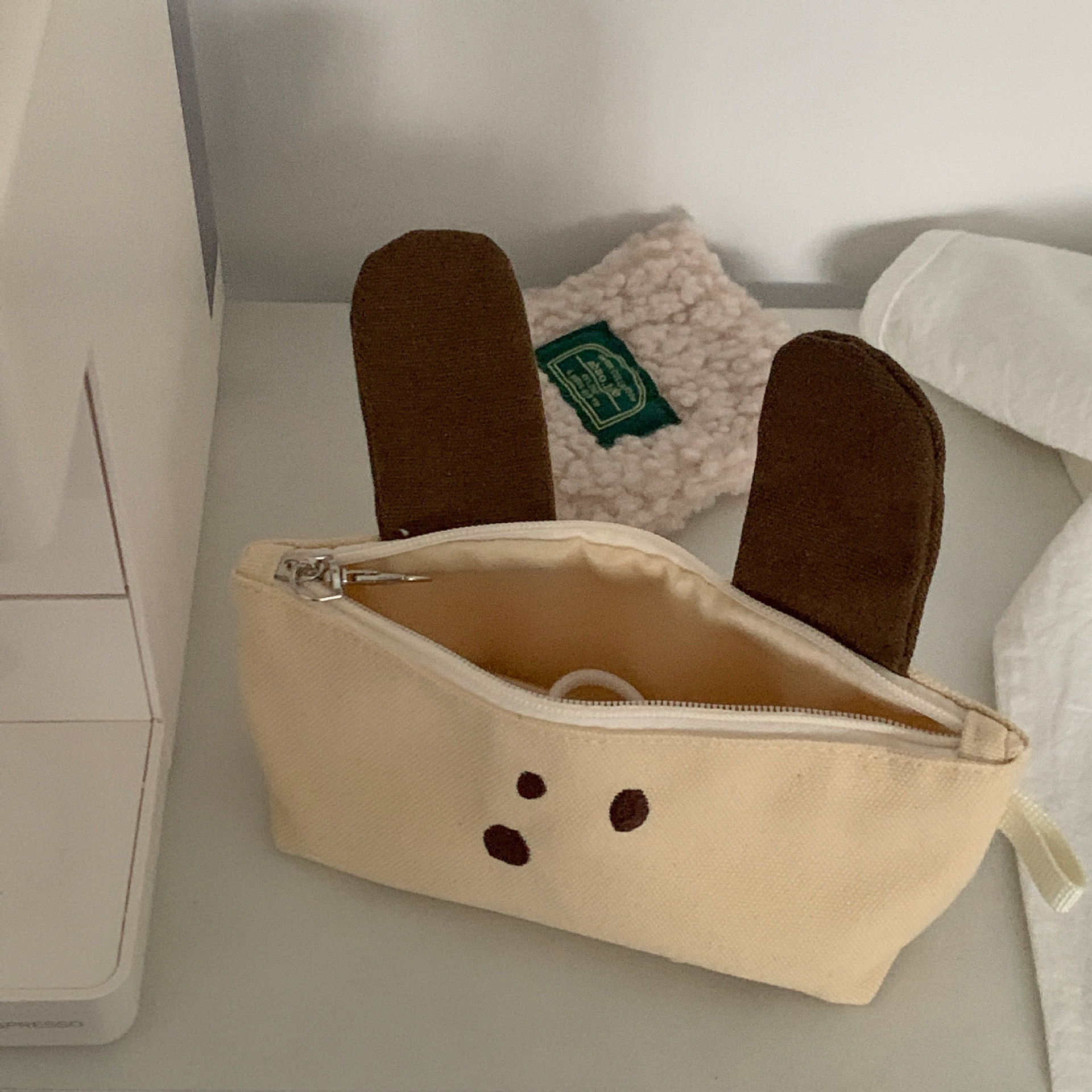 Original cute large-capacity stationery bag for primary and secondary school students, multi-functional stationery storage bag, coffee dog canvas pen case Item Picture