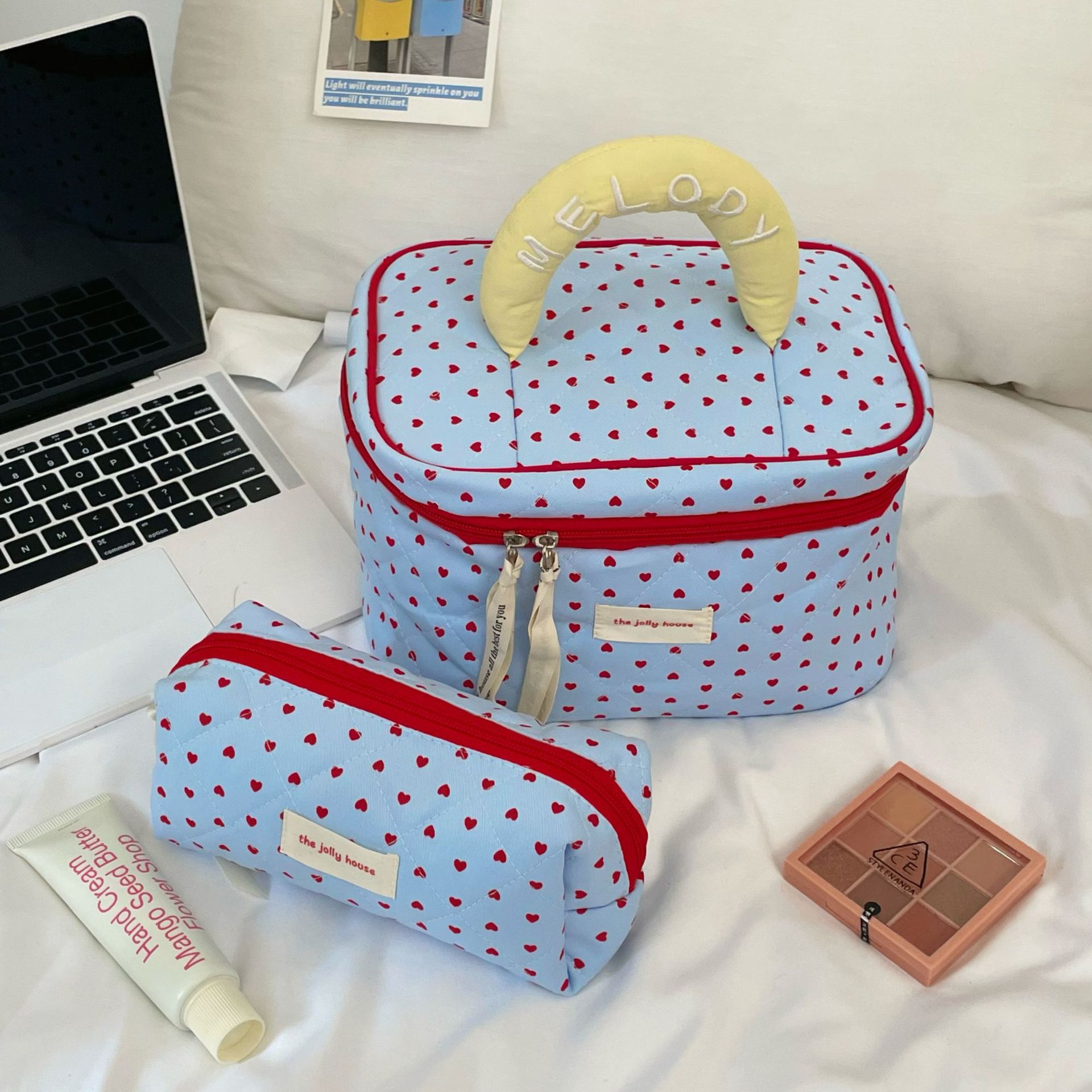 Blue heart-shaped cosmetic bag for women, minimum order of one piece, 2025 new portable large-capacity cosmetic storage bag handbag full figure