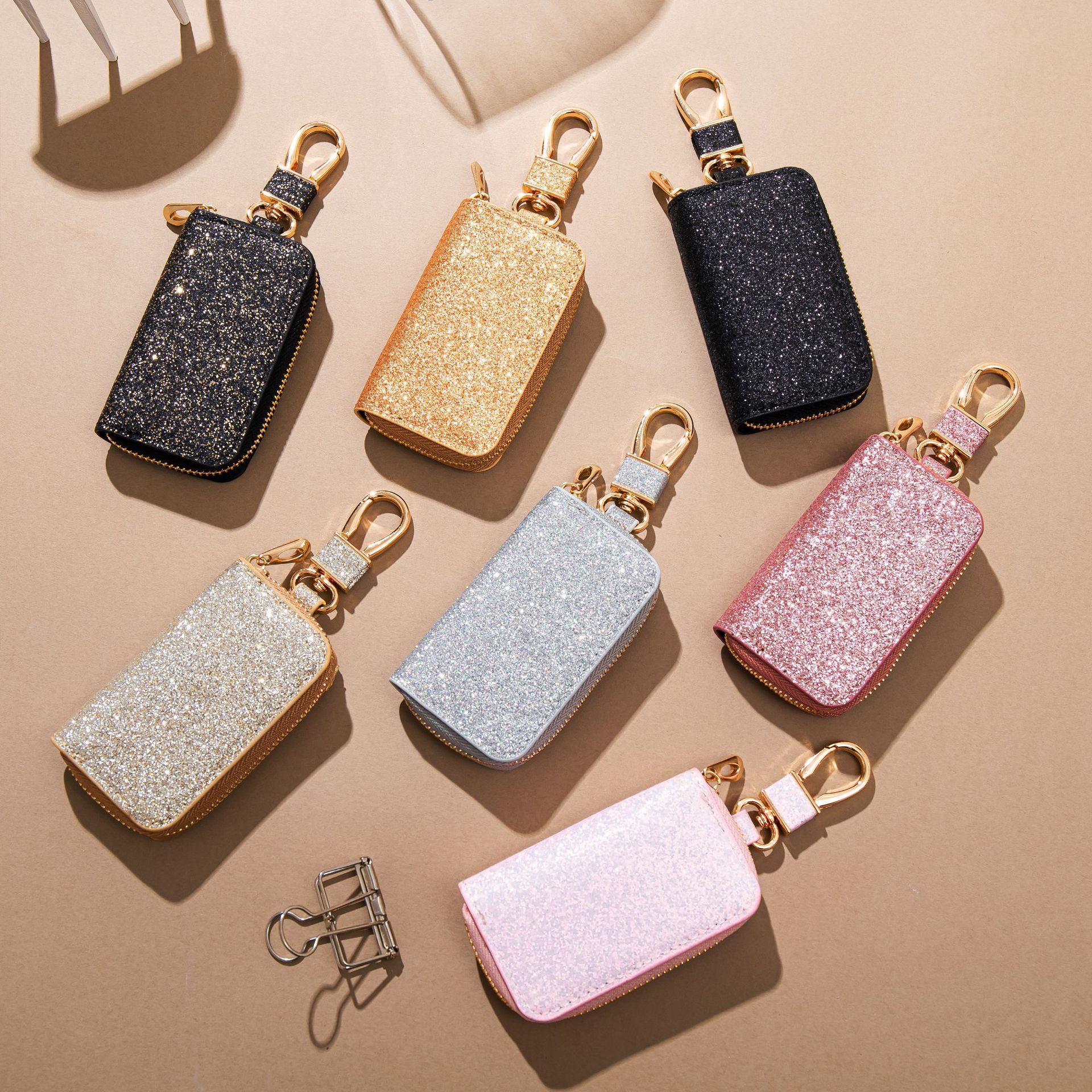 Cross-border car key case for both men and women, universal car key storage case, creative star shining leather pendant keychain Application Scenario