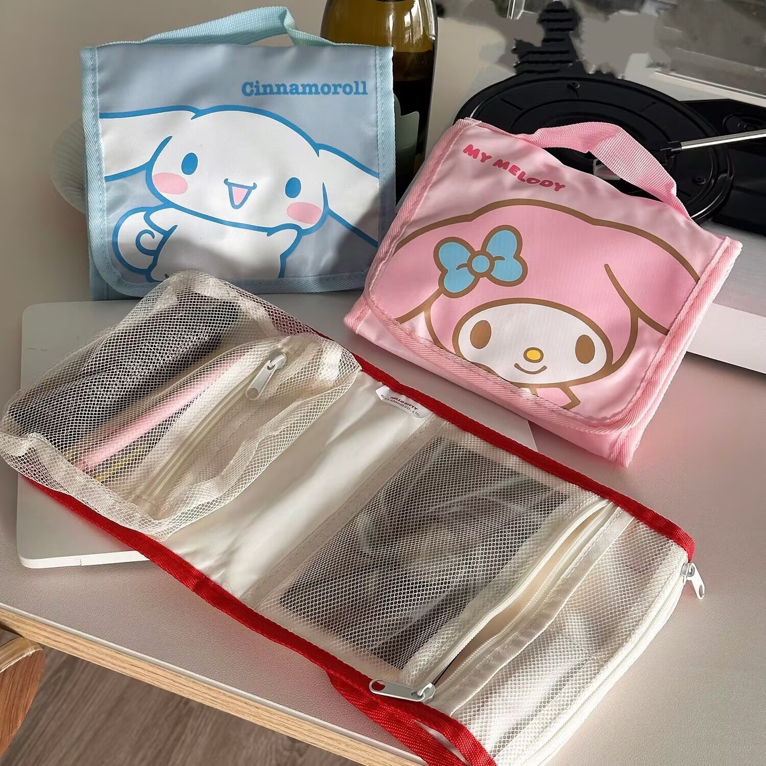 Sanrio Cartoon folding makeup bag for women, large-capacity, high-appearance-level travel portable hand-held cosmetics storage bag Application Scenario