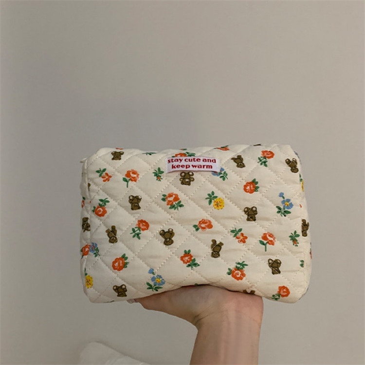 A three-piece set of homemade cartoon bear flower makeup bag, large-capacity portable travel toiletry bag and miscellaneous storage bag details Picture