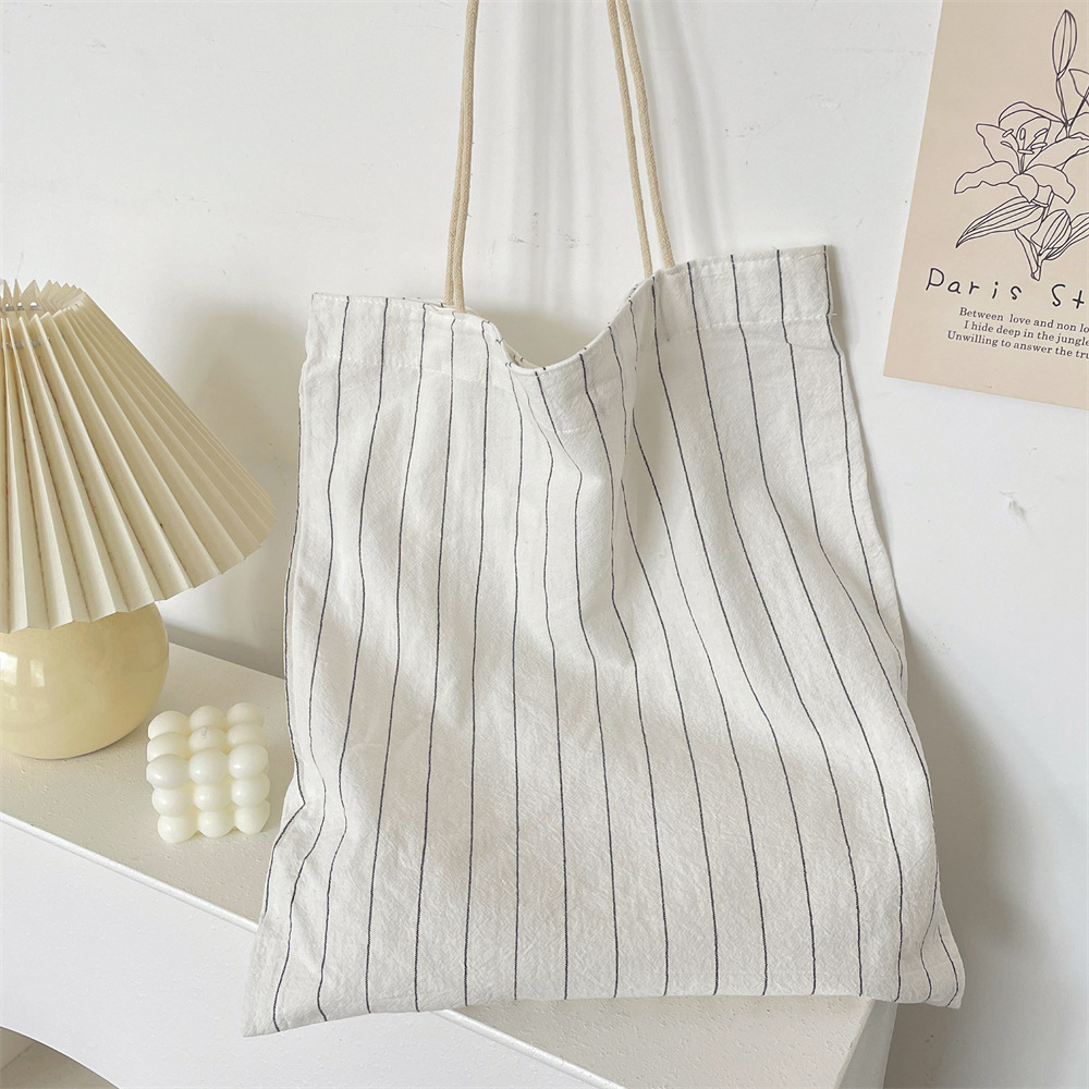 56143 striped simple canvas bag, artistic and fresh single-shoulder bag, large-capacity commuting hand-held bag, student class bag Application Scenario