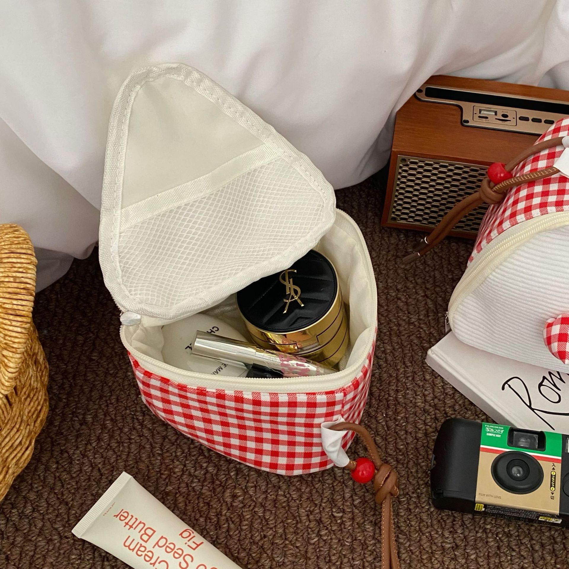 Cute cake makeup bag for women 2025 New ins versatile handbag, niche storage bag, triangular toiletry bag details Picture