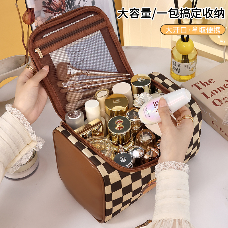 Cute makeup bag, large capacity, ins style, high appearance level, portable travel toiletries bag, high-end waterproof makeup bag Specification drawing