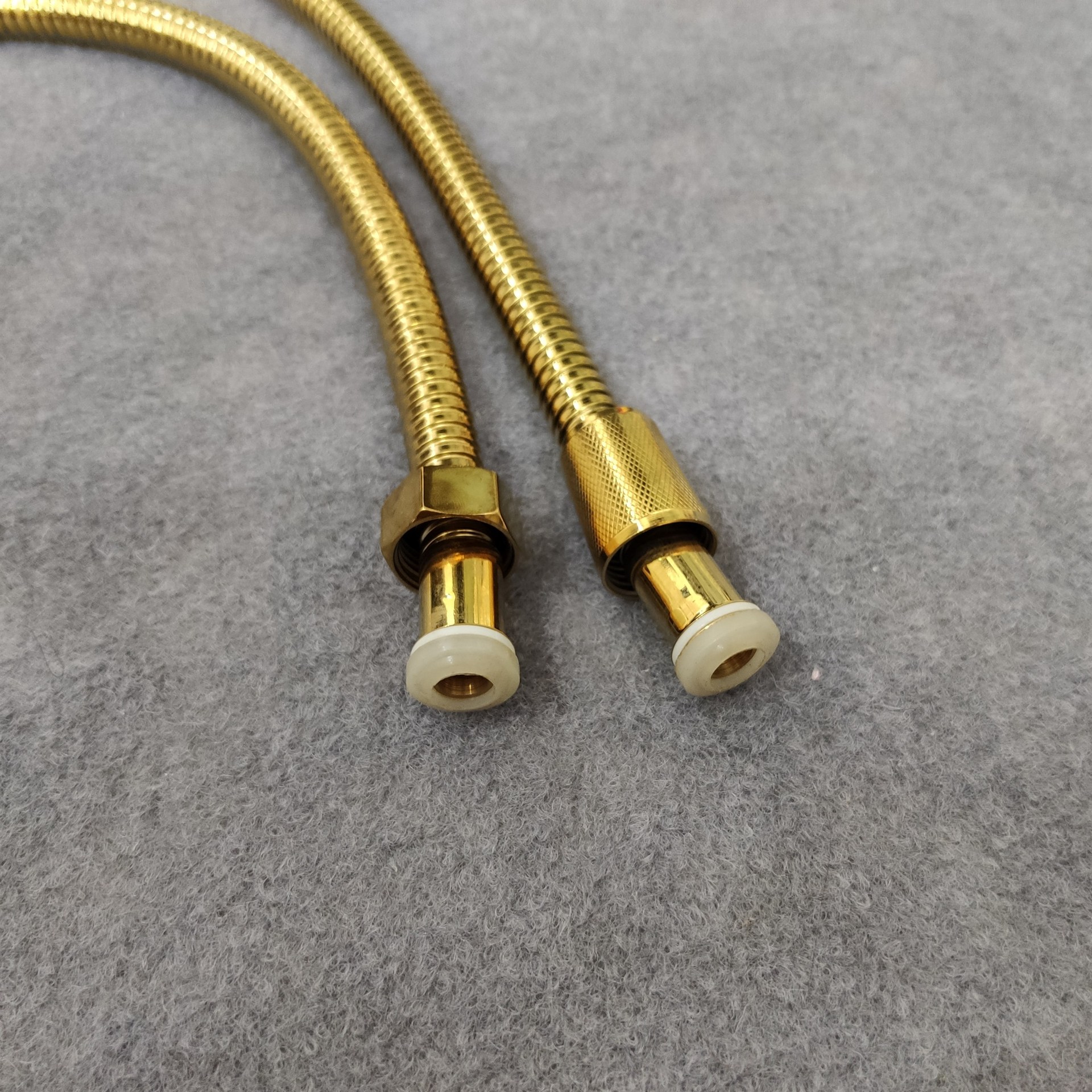 1.5-meter golden stainless steel encrypted showerhead hose, 4-inch copper interface for shower water pipe Specification drawing
