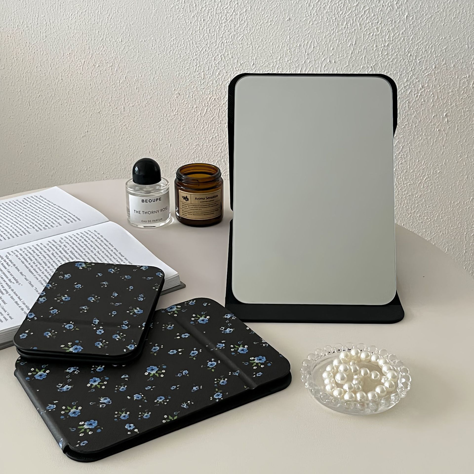 Retro floral folding small mirror, InS-style student dormitory home makeup mirror, table-style dressing mirror, portable mirror details Picture
