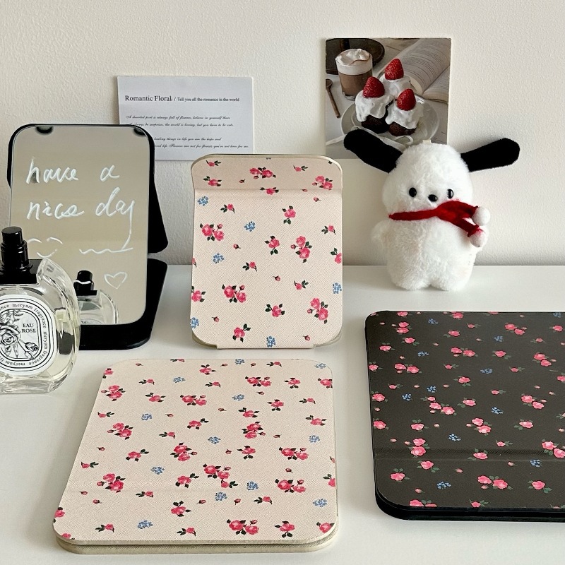 Girlish heart floral folding mirror, makeup mirror, portable for travel, student dormitory dressing table, standing small mirror Application Scenario