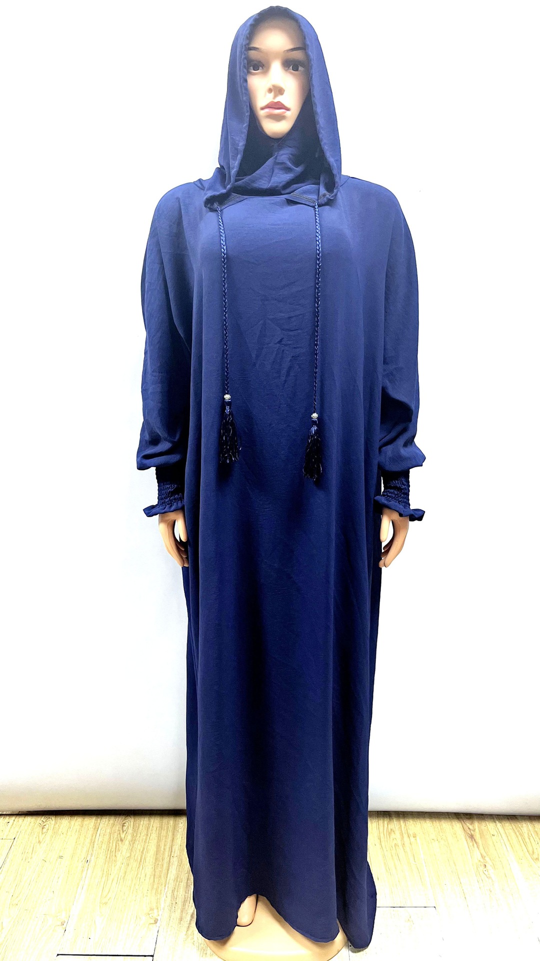 Aliexpress TEMU large size ice silk crumpled chiffon fabric breathable solid color double hat women's prayer robe, large robe abaya long robe Women's hooded Muslim Application Scenario