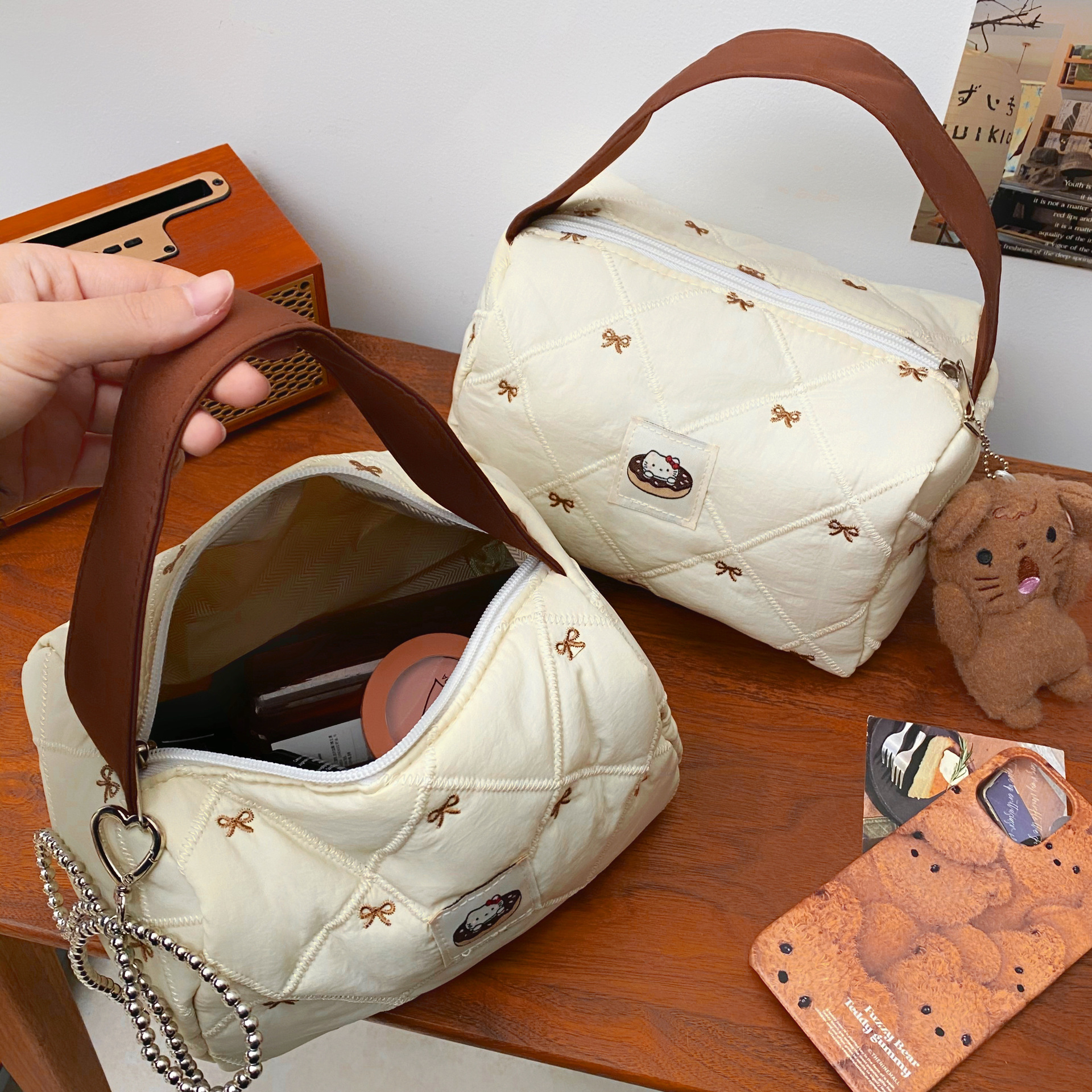 Donut Cat hand-held cosmetic bag for women 2025 New style versatile portable travel storage bag Three-dimensional handbag Specification drawing