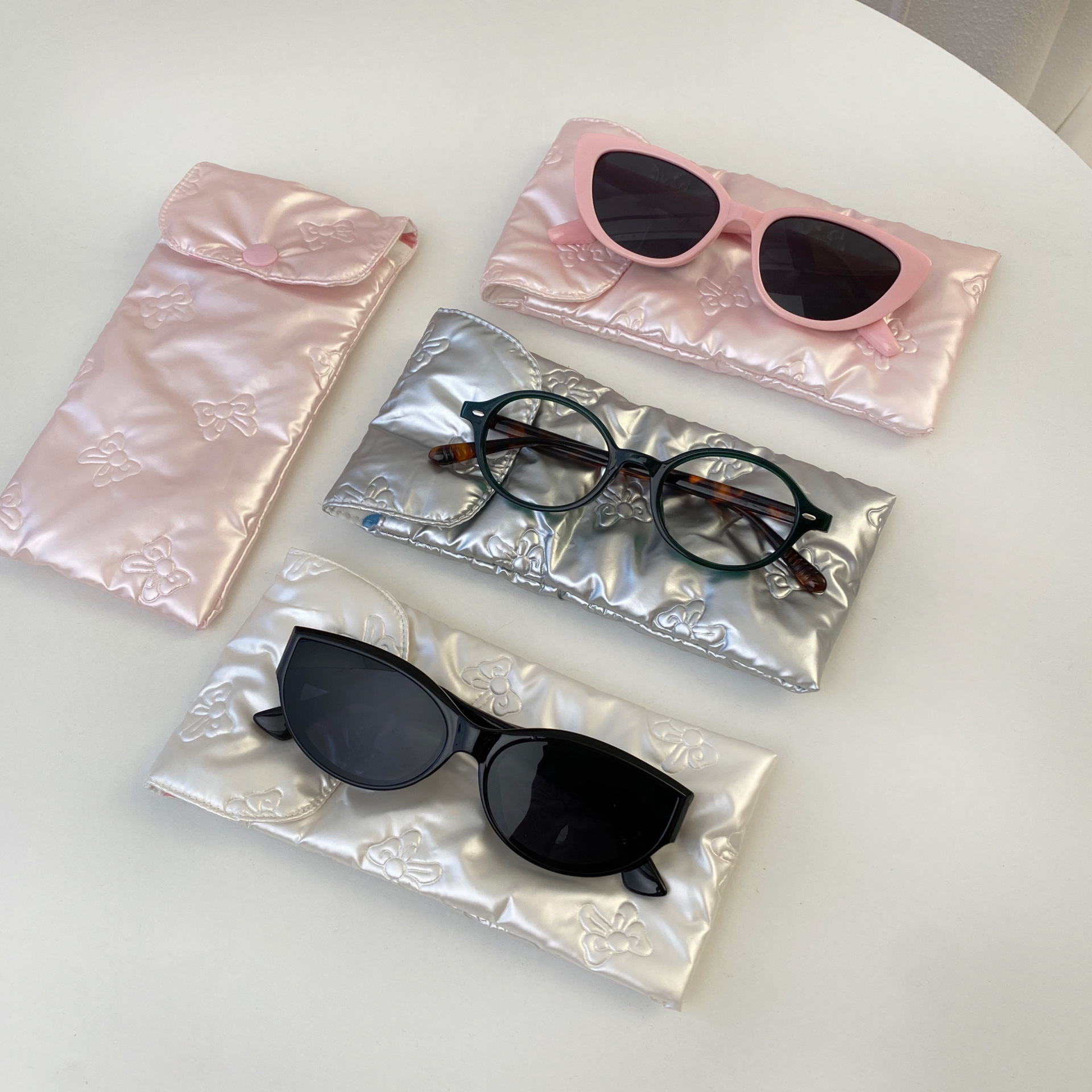 Korean-style PU bow eyeglass storage bag, portable cotton-padded pressure-resistant sunglasses storage bag for girls, and portable eyeglass case details Picture