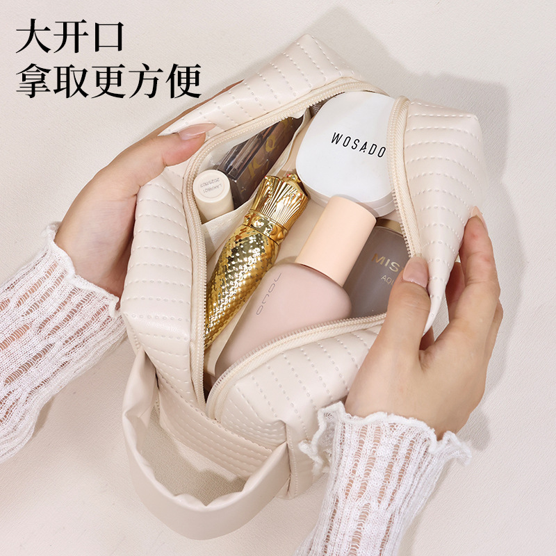 Cream cake hand-held makeup bag, large capacity, high appearance level, travel portable cosmetics storage bag, toiletries and makeup bag details Picture
