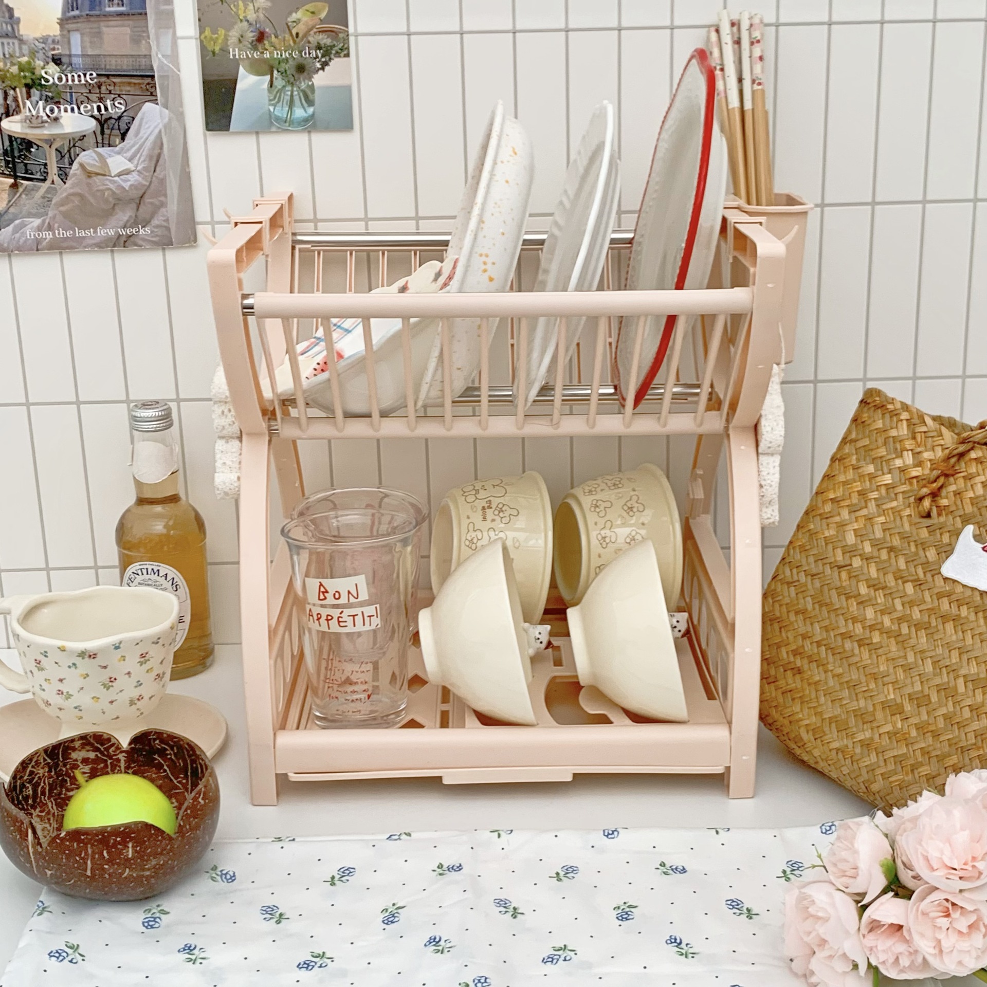 Minimalist kitchen storage rack, multi-functional storage rack for bowls, plates, chopsticks, knives, double-layer tableware draining rack and storage box Application Scenario