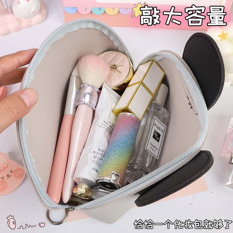 A new cartoon large-capacity ins hand-held toiletries and storage bag for women. It is portable and has a high level of appearance when going out Application Scenario